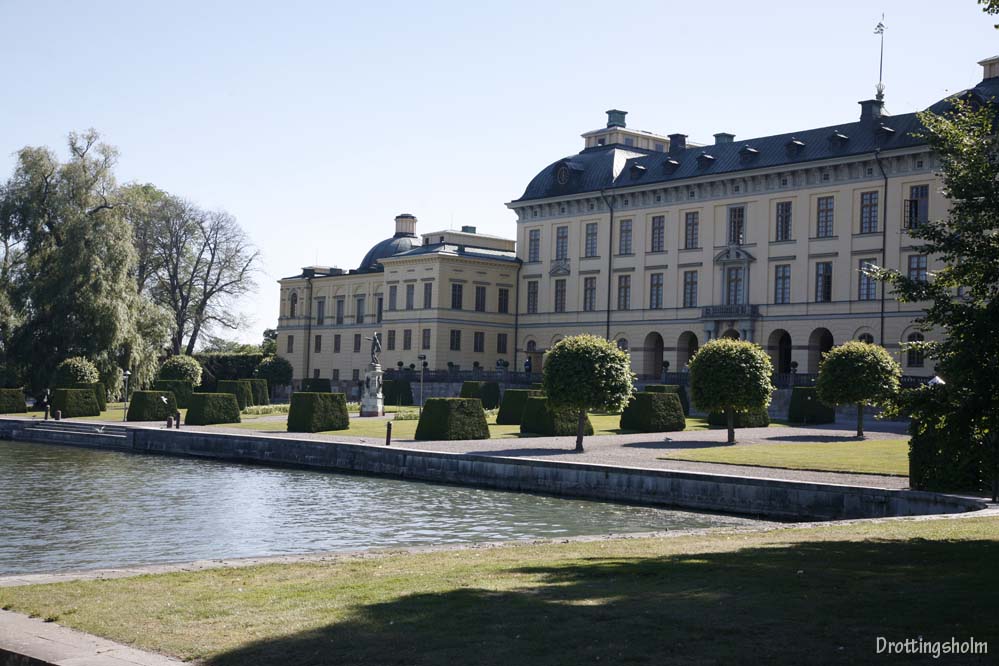 w0322-Drott-Chateau-facadearr
