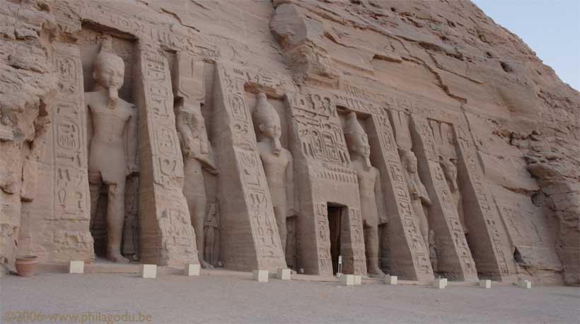 Abu-S-tpl-Nefertari