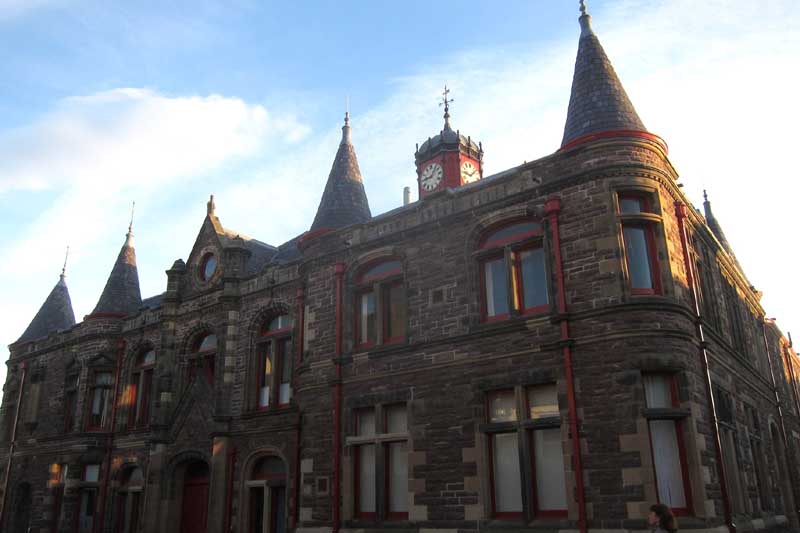 w-scot_7229-7737-stornoway_building 